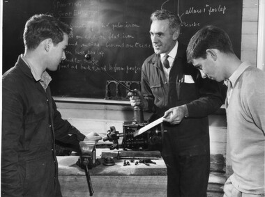 Photograph - Black and white print, Publicity Branch Victorian Department of Agriculture, Mechanics Class, 1960-1970