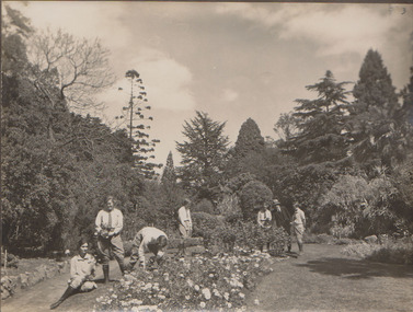 Album - Black and white print, Burnley Gardens 1928, 1928-1930