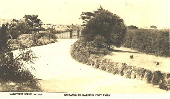 Curved gravel  path through to the entrance gates to the botanical gardens