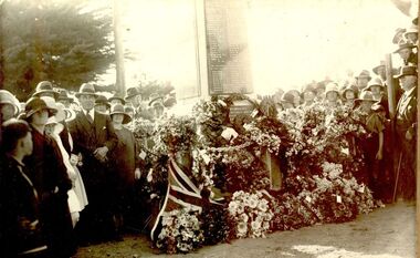 Commemoration of the Soldiers Memorial on the highway at the top of Bank Street