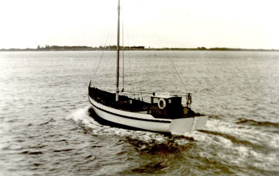 Fishing boat Dolphin sailing back toward Port Fairy