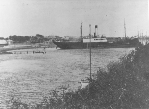 SS Wannon turning in the Moyne River