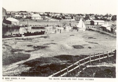  Battery Hill looking across Moyne river at Merrijig Inn, Customs House and Courthouse