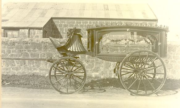 Carriage with glass enclosed for viewing the coffin 