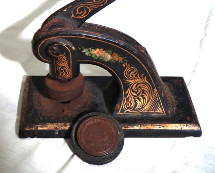 Impression plate and stamping machine
