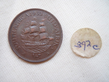Sailing ship in full sail with text around rim (reverse)