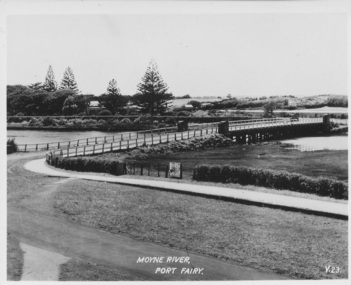 Postcard, Moyne River Port Fairy