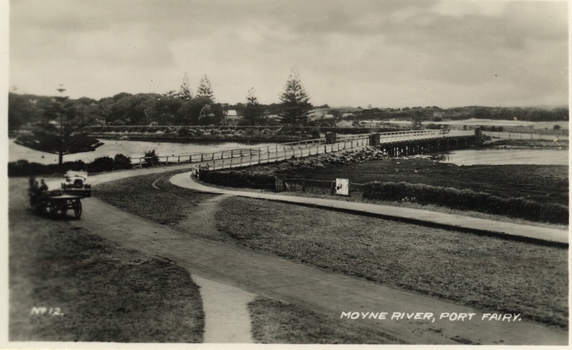 Moyne traffic bridge with horse and cart and car meeting on West side