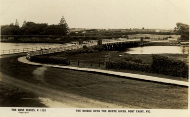 Black and white photograph of the traffic bridge over the Moyne river from Gipps Street