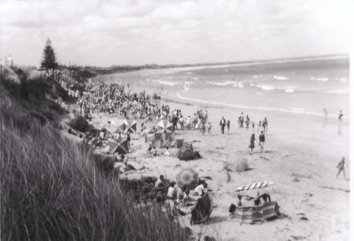 Crowds of people on East Beach 