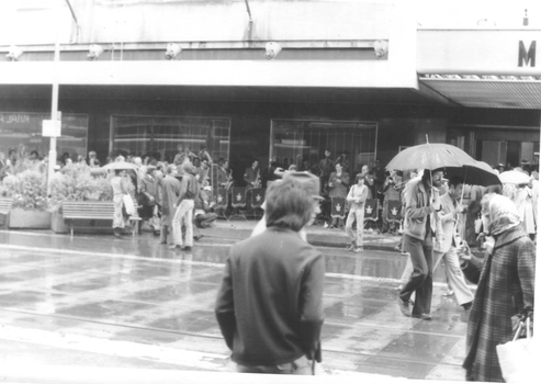 RAAF band and people in Bourke St mall
