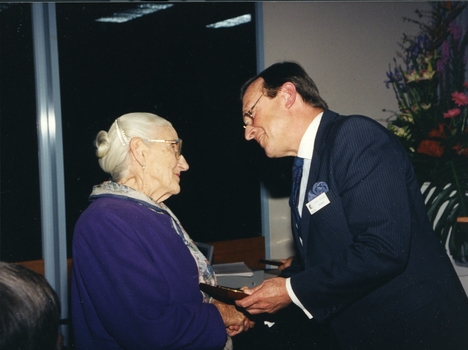 John Moule presenting plaque to Dame Elisabeth Murdoch