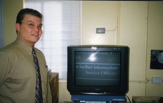 Nigel Irwin with a screen magnifier