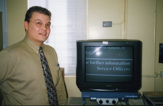 Nigel Irwin with a screen magnifier