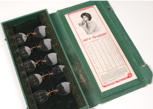Canvas box which includes display models of different dimensions of pince nez 