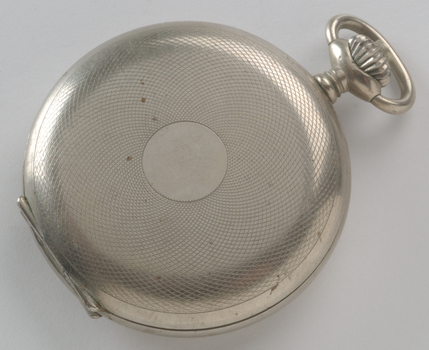 Outer case of watch with pattern and flat circle in centre