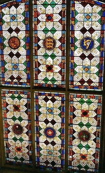 Six circles surrounded by flowers and decorative patterns