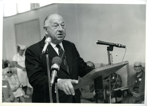 Sir Henry Bolte at the podium