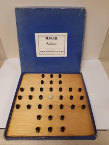 1 wooden board in blue box 32 black pegs, 1 green peg and 1 printed/Braille booklet.