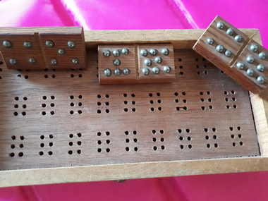 8 dominoes with raised dots in wooden box with clasp and peg holes 