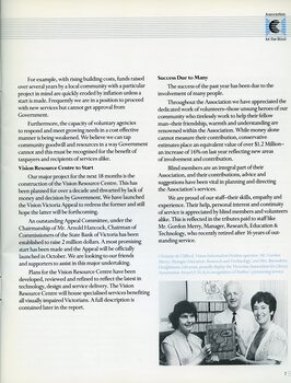 Christine de Clifford, Gordon Merry and Bernadette Hodgkinson with the VALA award for the Hotline