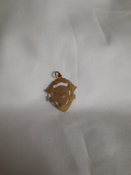 Gold shield with 'Dux' engraved in middle