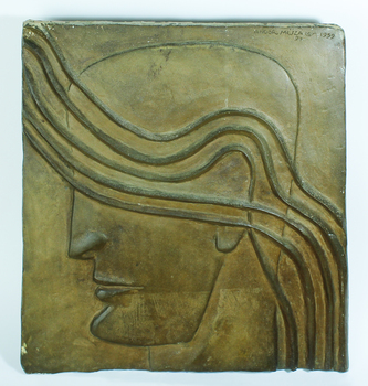 Square with male profile with curved lines that sweep past the eye and under the ear