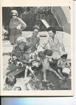 Mrs Mitchelmore, Mrs Gollan, Mrs Wearn and Mrs McCallum with children with wading pool at Sandy Robertson kindergarten
