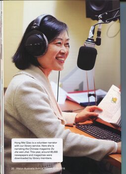 Hong Mei Qiao narrating Du zhe wen zhai in the studio