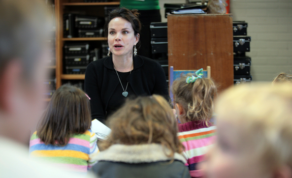 Sigrid Thornton reading Goodnight Lulu to the children, including Claudia and Kate