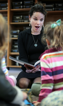 Sigrid Thornton reading Goodnight Lulu to the children, including Claudia and Kate