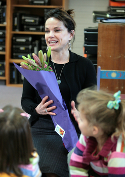 Some flowers for Sigrid Thornton, as thanks for reading the story