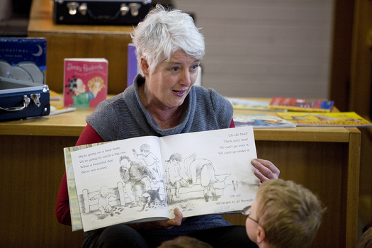 Louise Curtin reading the book to children