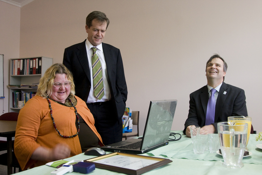 Trudy Ryall speaking with Bill Shorten with Chris Edwards looking on