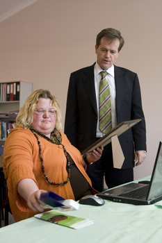 Trudy Ryall speaking with Bill Shorten