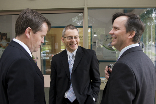 Bill Shorten speaking with Chris Edwards and unidentified man