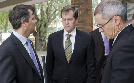 Bill Shorten speaking with Chris Edwards and unidentified man
