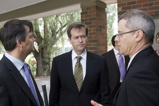 Bill Shorten speaking with Chris Edwards and unidentified man