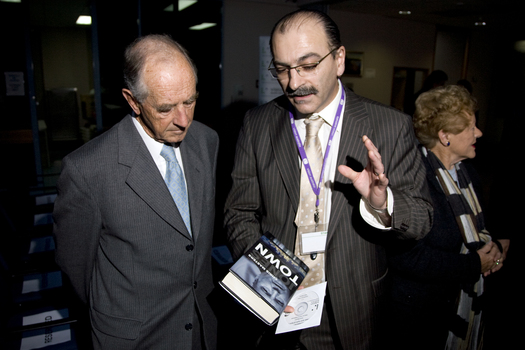 Tony Iezzi speaking to John Cain about Daisy books