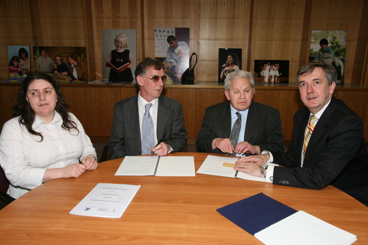 Nadia Mattiazzo, Dr Kevin Murfitt, BCA person and Gerard Menses signing the memorandum