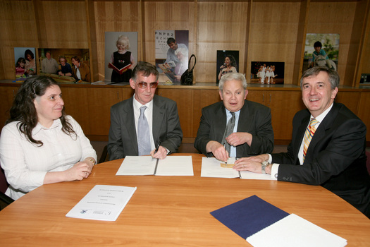 Nadia Mattiazzo, Dr Kevin Murfitt, BCA person and Gerard Menses signing the memorandum
