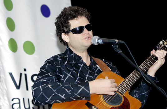 Lorin Nicolson singing to the audience