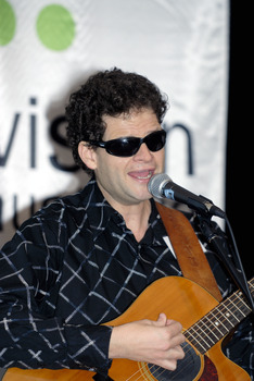 Lorin Nicolson singing to the audience