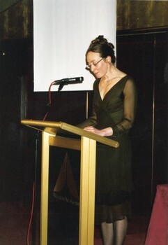 Caroline Lee at the podium of the awards ceremony