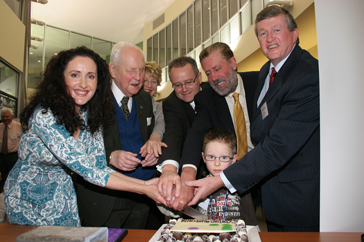 Marina Prior, Reuben Ryan, Jennifer, Gibbons, Tony Shepherd, Graeme Innes, Greg McKibbin and Jarryd Clifford cut the cake
