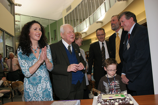 Marina Prior, ?, Jennifer Gibbons, Tony Shepherd, Graeme Innes, Greg McKibbin and Jarryd Clifford cut the cake