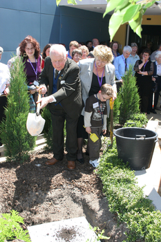 Reuben Ryan, Jarryd Clifford and Jennifer Gibbons at the burying of the time capsule with Anna Fairclough (L), Stephen Jolley, Kerry Reiter-Lynch (R)