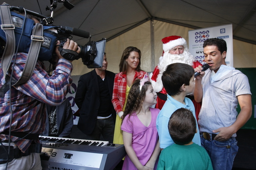 Carols launch: Steve Jacobs, John Foreman, the Law family, Anthony Callea and Santa