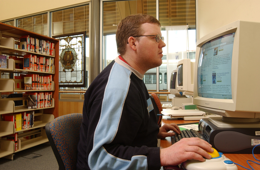 Tim Mitchell using a computer in the Browsing Library