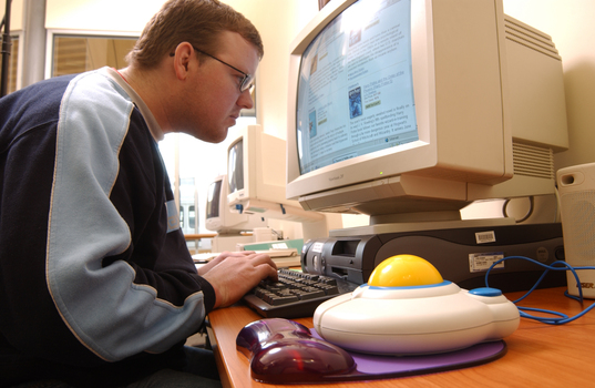 Tim Mitchell using a computer in the Browsing Library